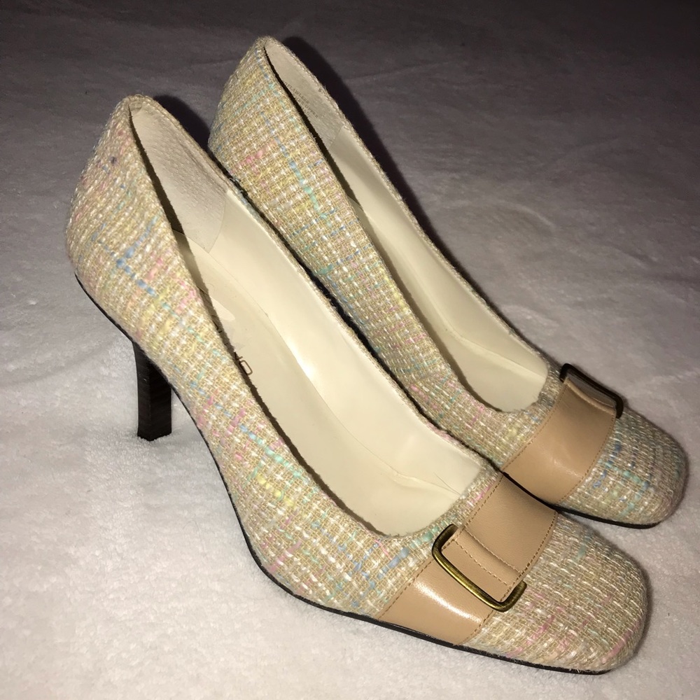 Bandolino retro pumps